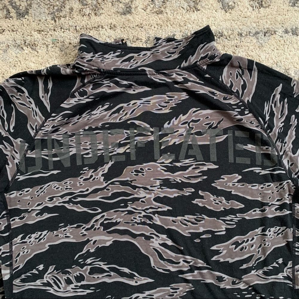 Undefeated Black Tiger Camo Reflective Pullover 1/4 Zip Sweatshirt Medium